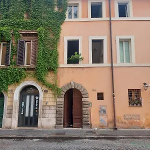 Borgo Pio 182 Vatican Apartment
